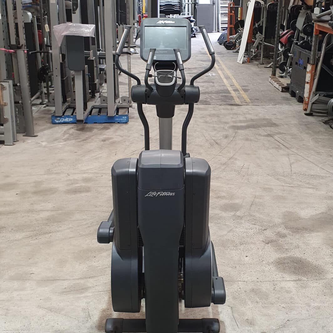 Life Fitness 95X Cross Trainer Discover SE ex gym equipment for sale