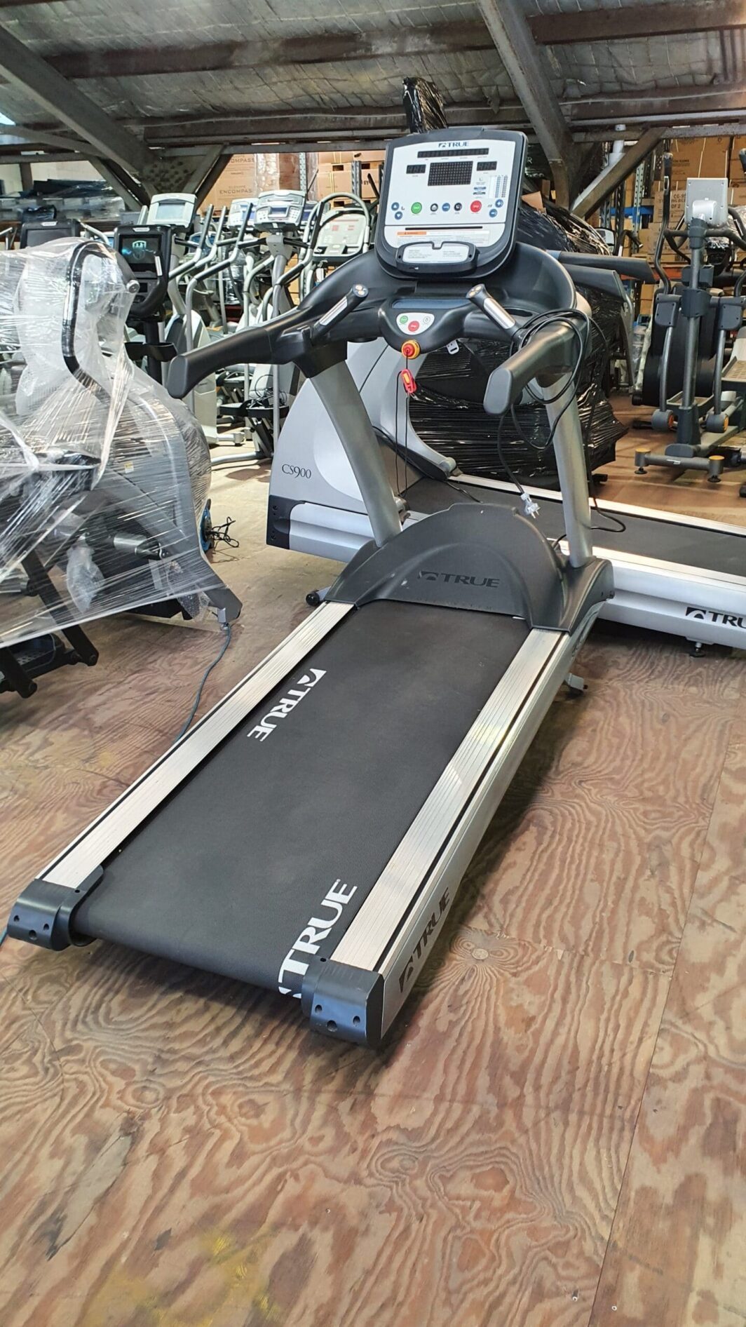 True Fitness 900 Treadmill commercial gym equipment
